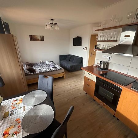 Apartman Losonci Nesvady- Pre 2 Osoby Studio Екстериор снимка