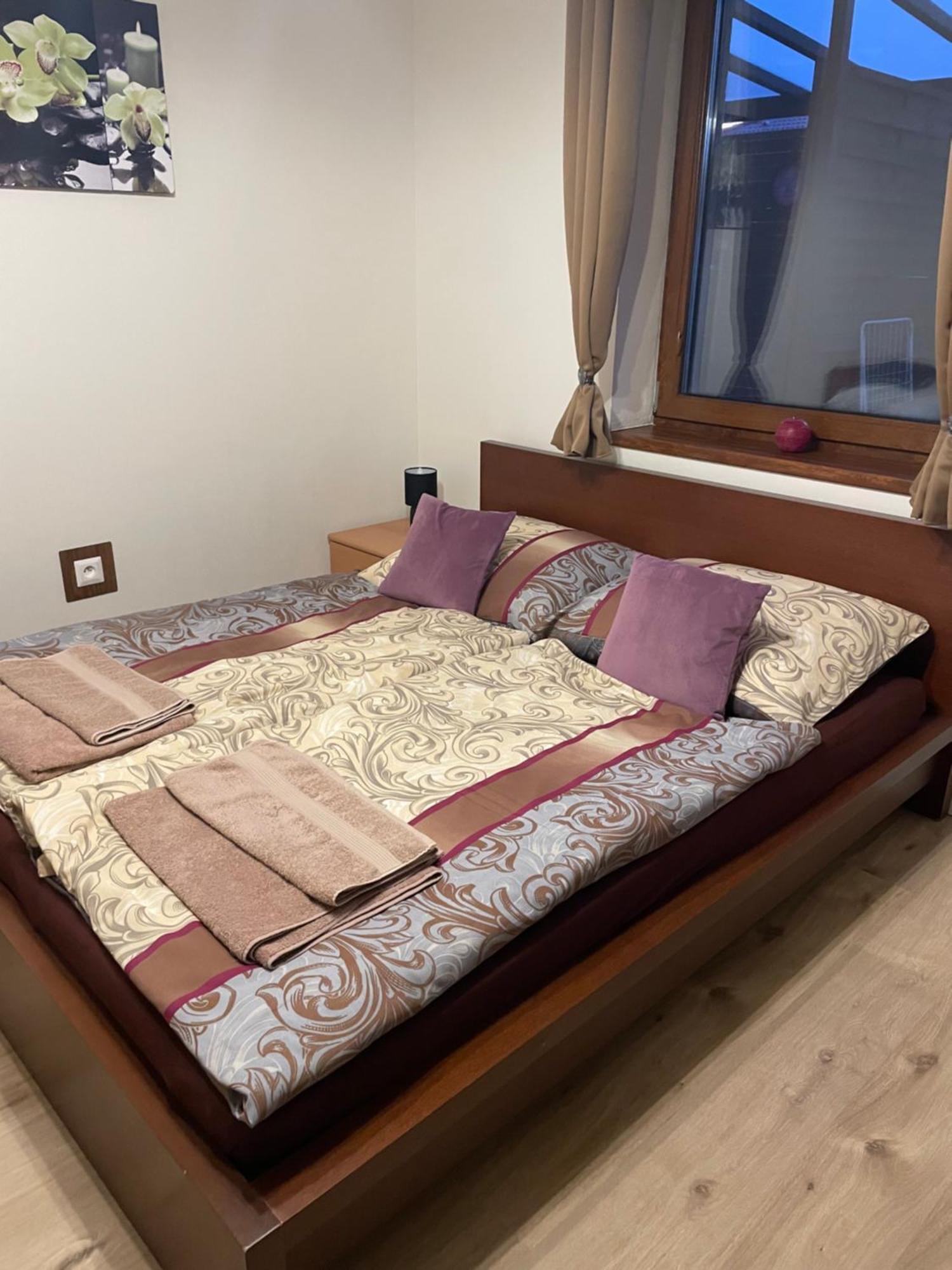Apartman Losonci Nesvady- Pre 2 Osoby Studio Екстериор снимка