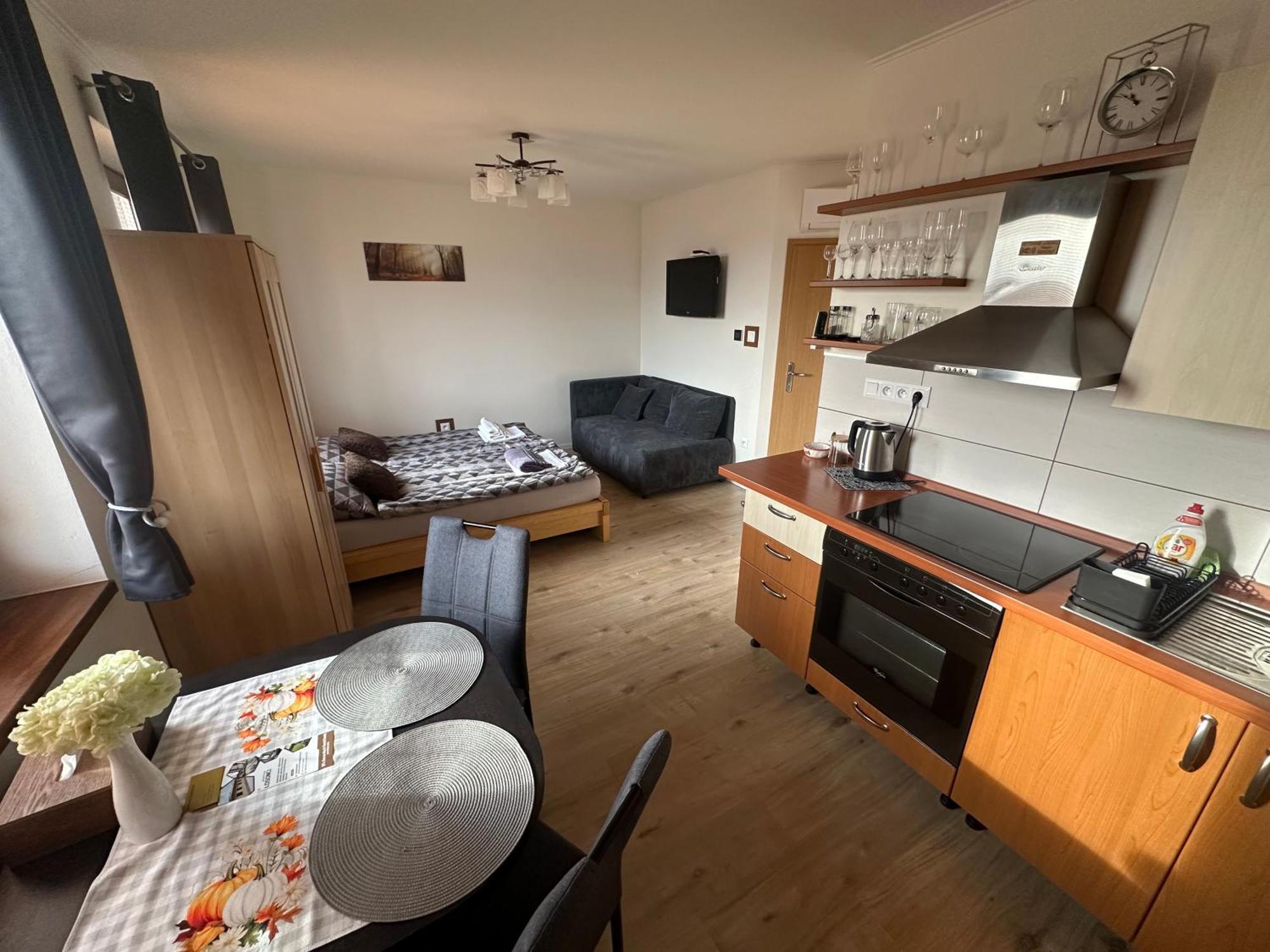 Apartman Losonci Nesvady- Pre 2 Osoby Studio Екстериор снимка