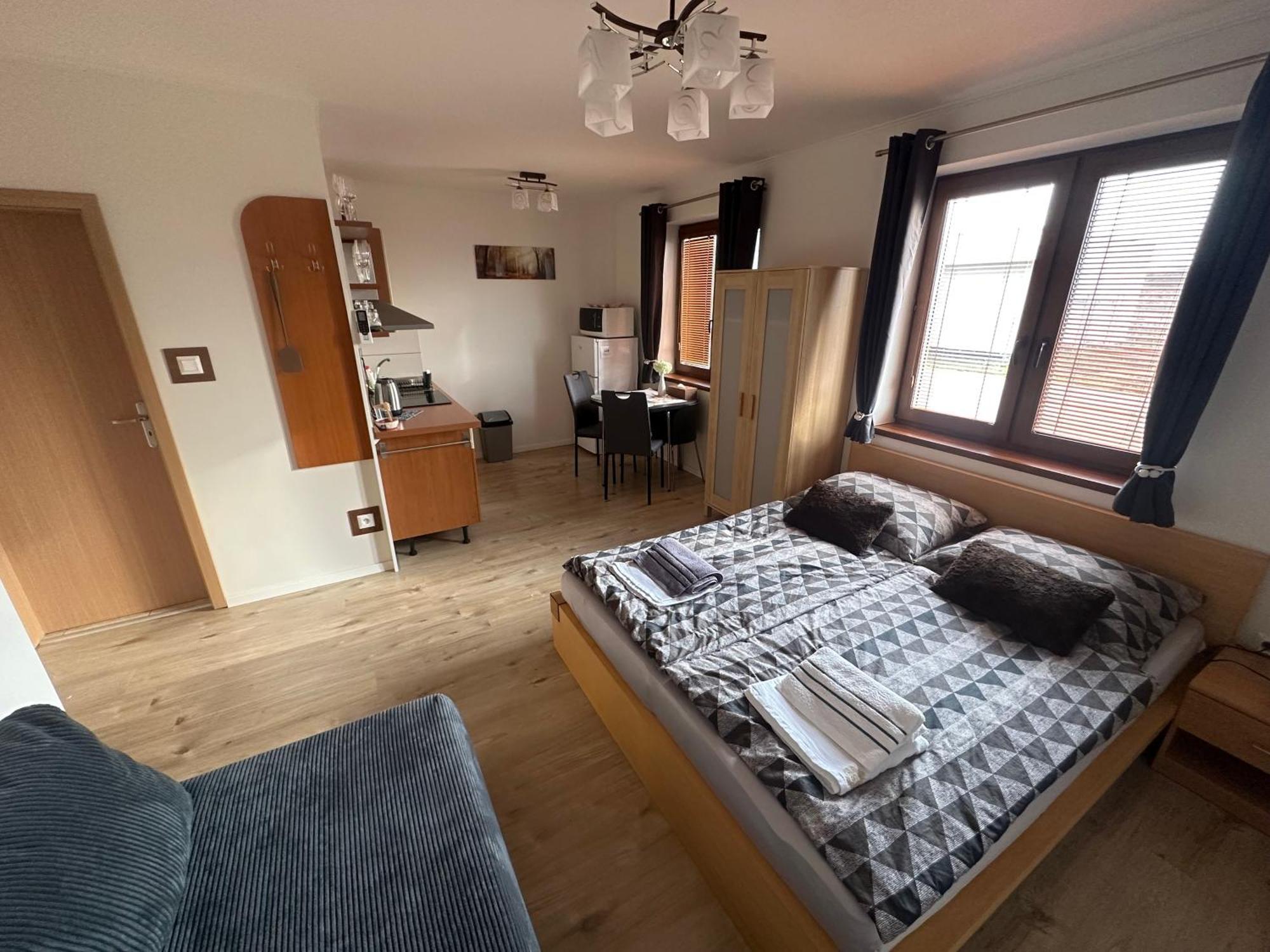 Apartman Losonci Nesvady- Pre 2 Osoby Studio Екстериор снимка