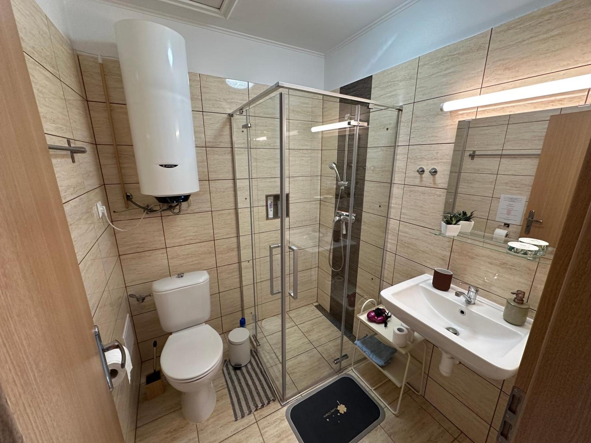 Apartman Losonci Nesvady- Pre 2 Osoby Studio Екстериор снимка